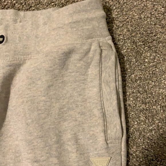 Guess. Men’s small - Picture 3 of 8